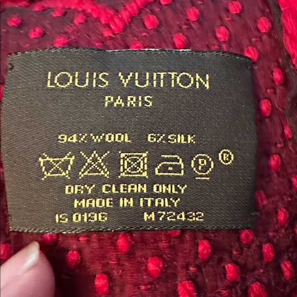 Authentic Louis Vuitton Red LOGOMANIA Scarf - Picture 9 of 13